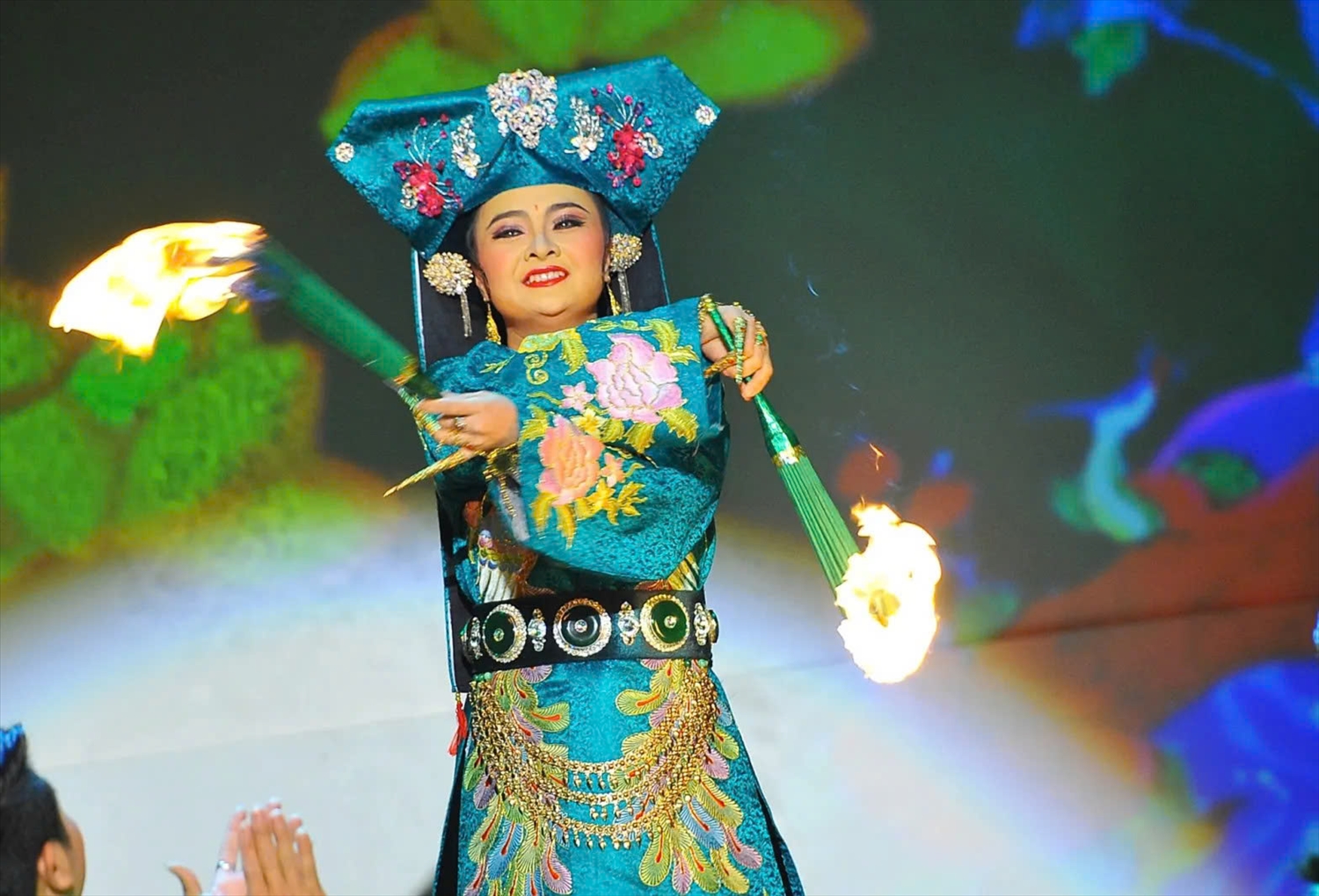 Hầu đồng - một nghi thức trong tín ngưỡng thờ Tứ phủ