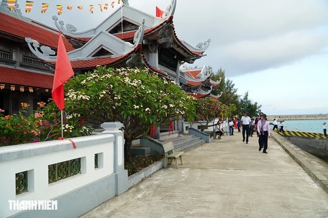 Chùa Đá Tây A nằm trên đảo Đá Tây A, thuộc quần đảo Trường Sa, tỉnh Khánh Hòa.