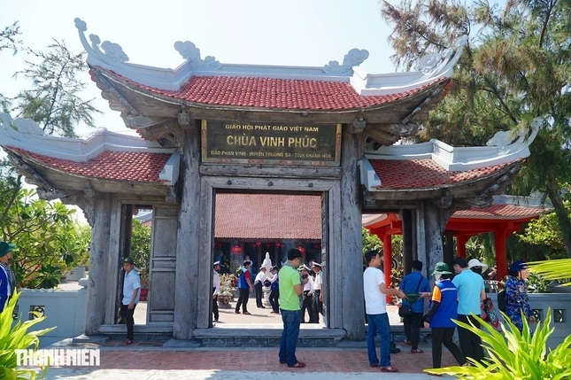 Chùa Vinh Phúc nằm trên đảo Phan Vinh thuộc quần đảo Trường Sa, tỉnh Khánh Hòa.