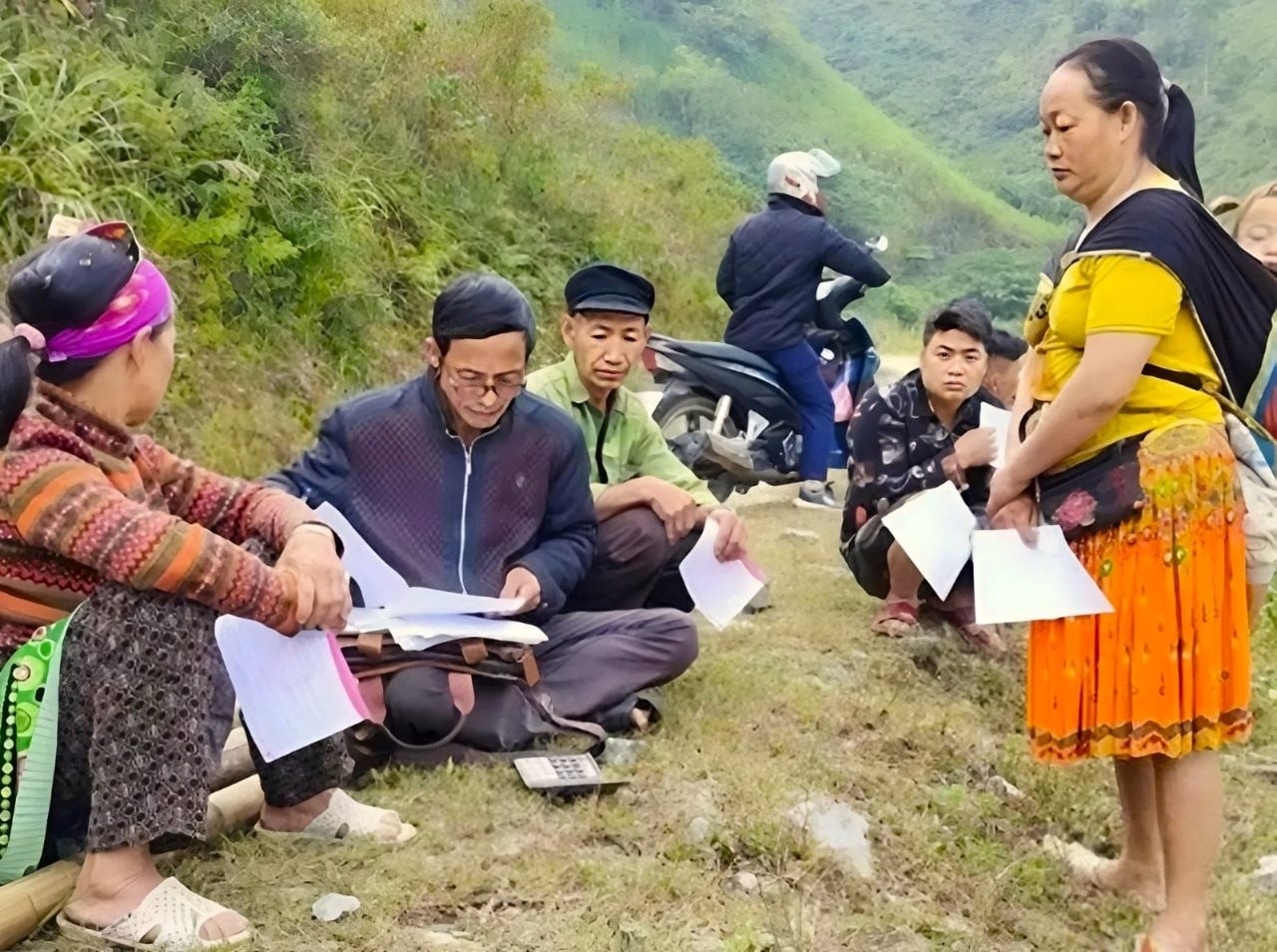Người có uy không nhất thiết là cán bộ, cũng không phải những người nổi tiếng, nhưng tiếng nói của họ luôn được bà con lắng nghe, tin tưởng và làm theo 