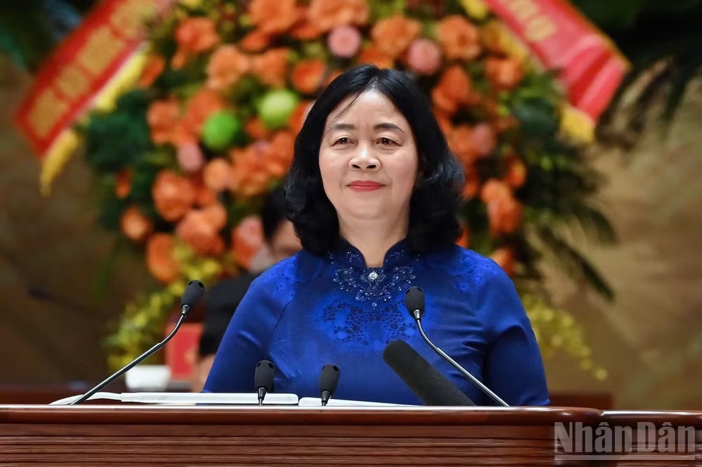 Đồng chí Bùi Thị Minh Hoài điều hành phiên bế mạc Đại hội.