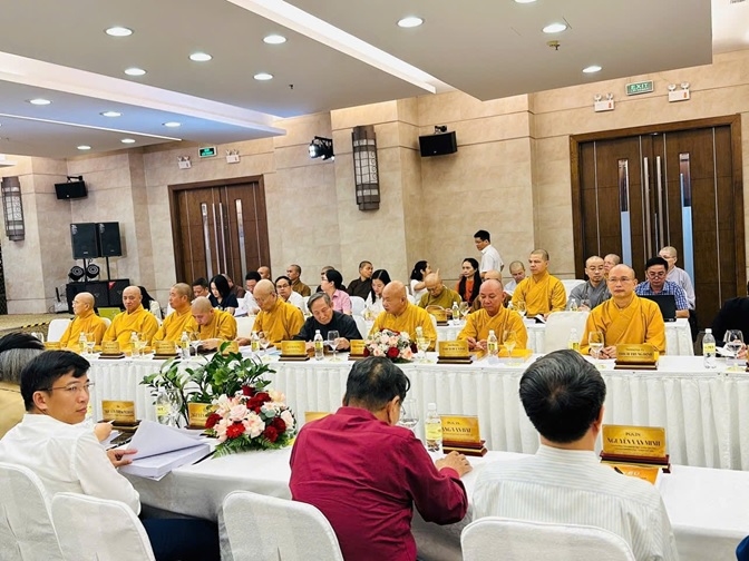 Đông đảo các chuyên gia, các nhà khoa học, các chức sắc thuộc Giáo hội Phật giáo Việt Nam tham dự Hội thảo.