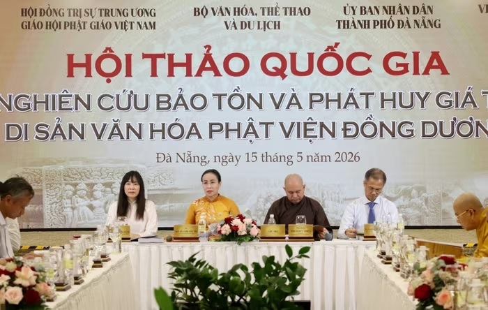 Các đại biểu chủ trì Hội thảo.