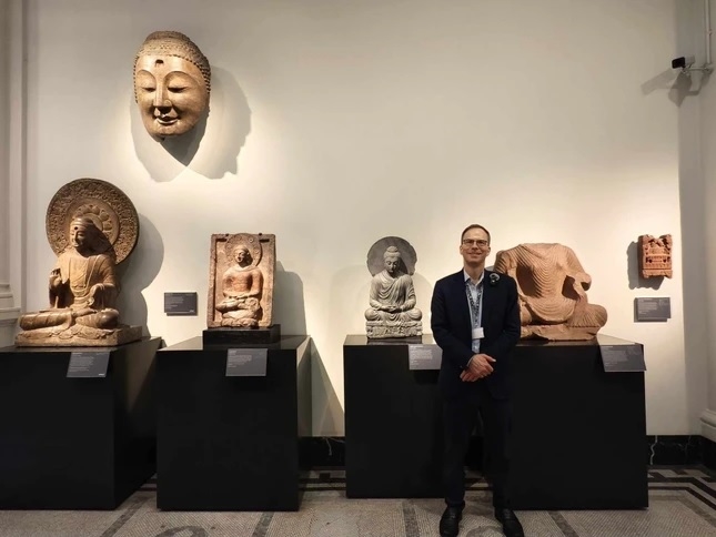 Nick Barnard trong phòng 47f của V&A