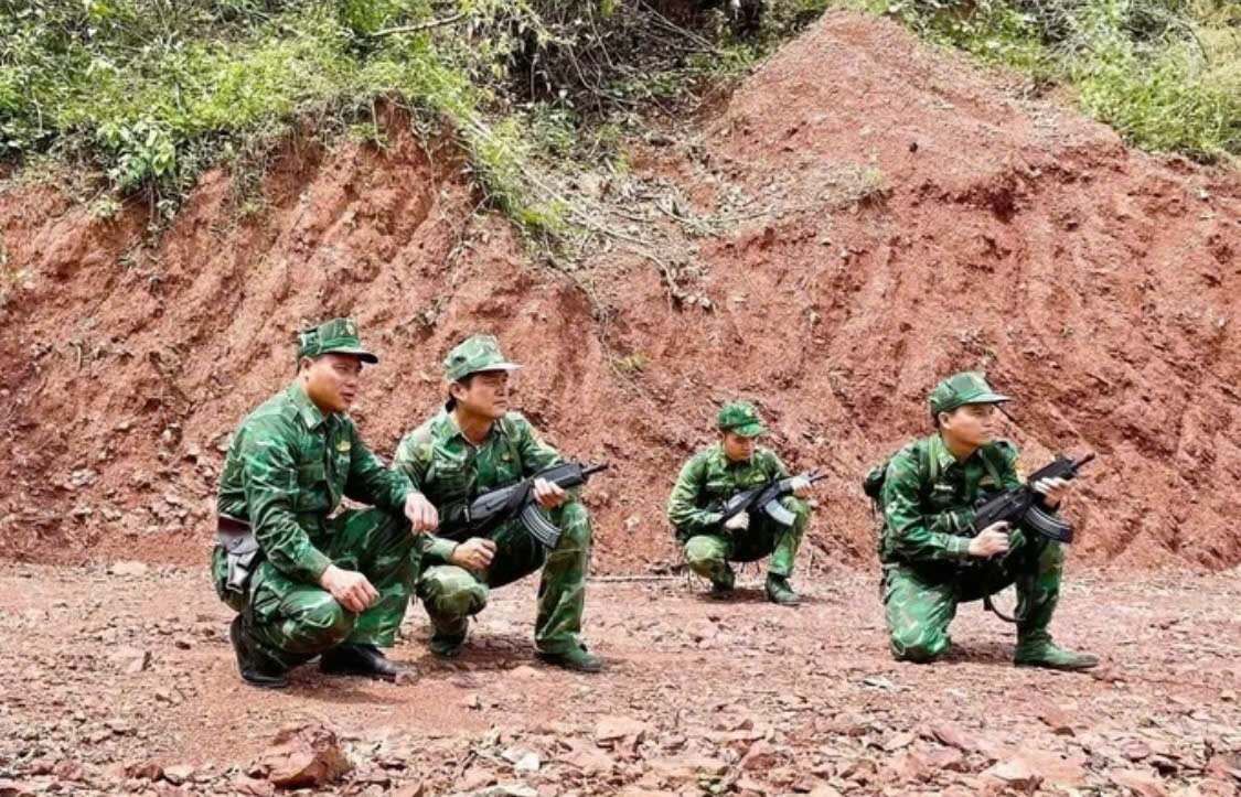 Tổ công tác Đồn Biên phòng Mỹ Lý thực hiện nhiệm vụ tuần tra, kiểm sát khu vực biên giới trên địa bàn đơn vị quản lý. Ảnh: TTXVN phát