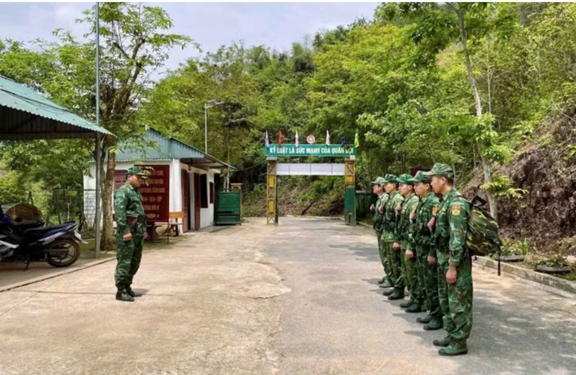 Trong dịp nghỉ lễ 30/4 và 1/5, Đồn Biên phòng Mỹ Lý tăng cường tuần tra, kiểm soát trên toàn tuyến biên giới được giao quản lý nhằm bảo đảm an ninh trật tự, giữ vững chủ quyền an ninh biên giới quốc gia. Ảnh: TTXVN phát