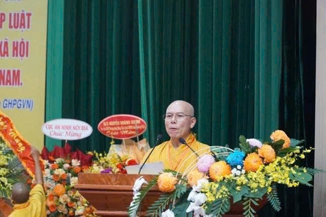 Thượng tọa Thích Nhuận Bảo phát biểu tại Đại hội đại biểu Phật giáo tỉnh Quảng Ngãi lần thứ I, nhiệm kỳ 2026-2031