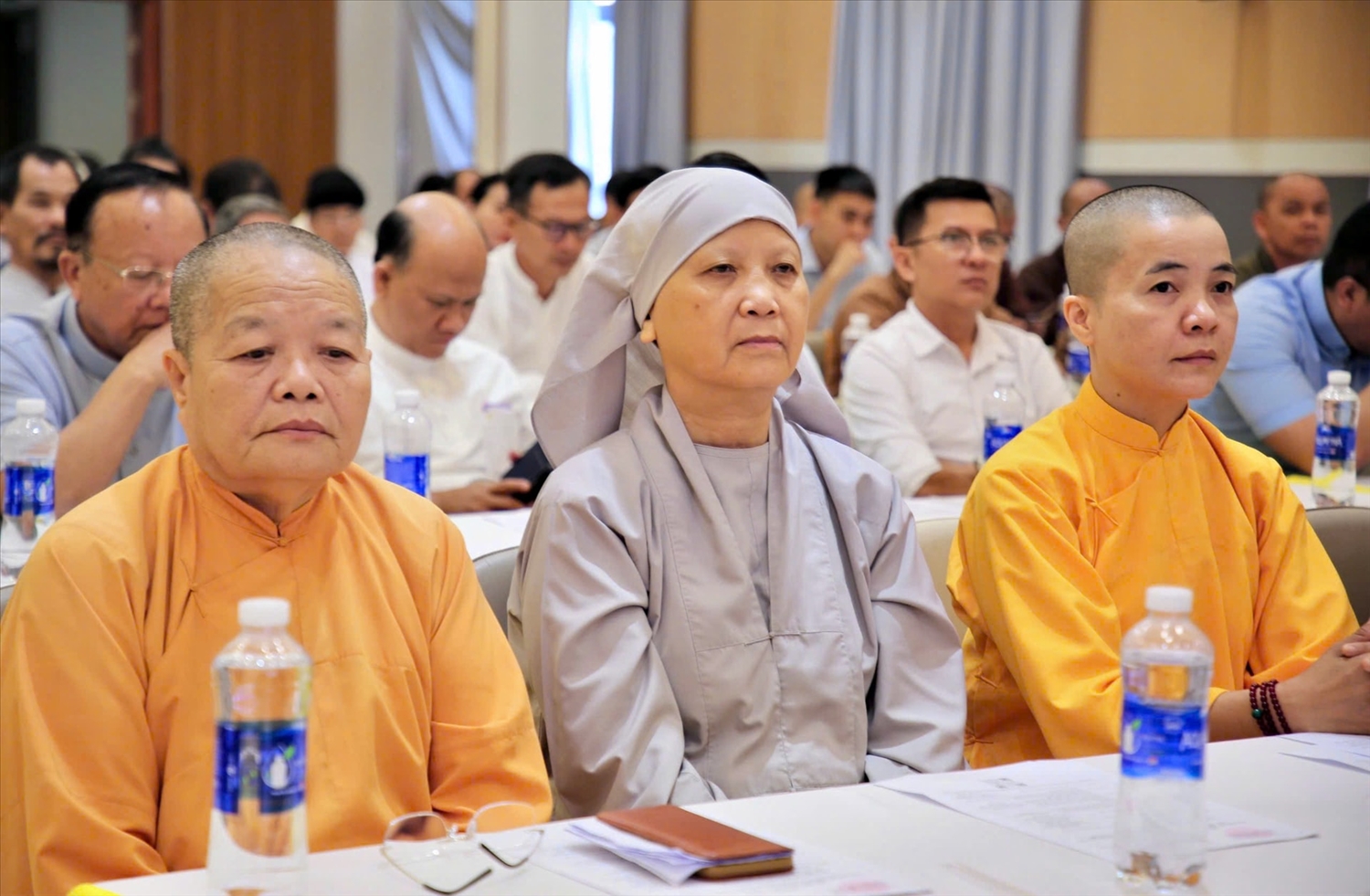 Tại Hội nghị chức sắc, chức việc được thông tin những nội dung trọng tâm trong chương trình hành động thực hiện các nghị quyết