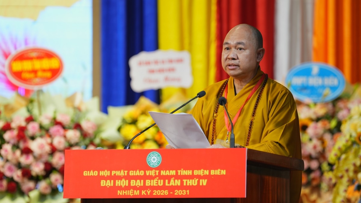 Thượng tọa Thích Đức Thiện, Phó Chủ tịch kiêm Tổng Thư ký Hội đồng Trị sự Trung ương Giáo hội Phật giáo Việt Nam phát biểu tại Đại hội.