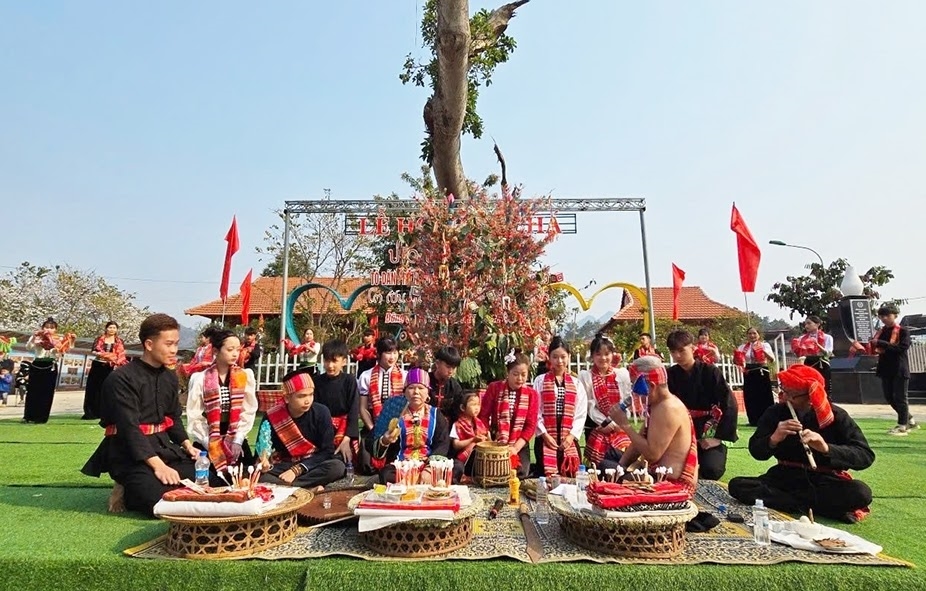 Bảo tồn lễ hội Hết Chá một di sản văn hóa của người Thái Trắng Sơn La góp phần phát triển du lịch