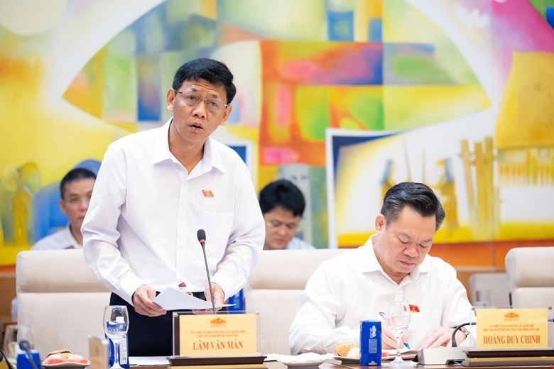 Chủ tịch Hội đồng Dân tộc Lâm Văn Mẫn phát biểu tại cuộc làm việc 