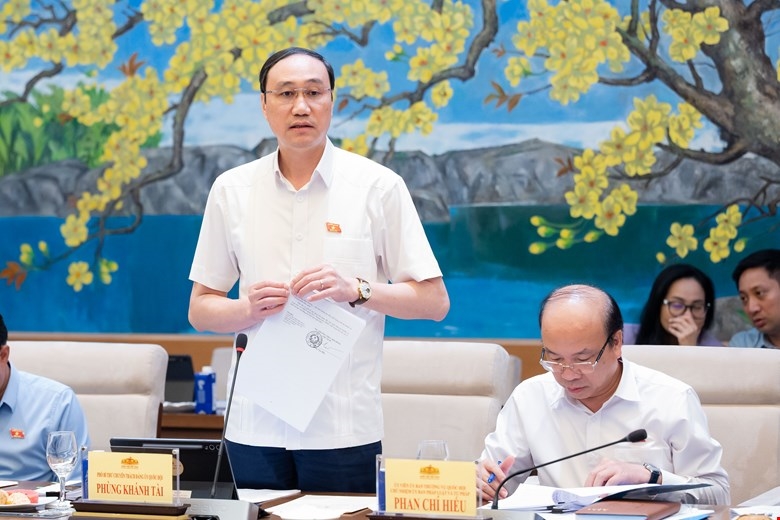 Phó Bí thư chuyên trách Đảng ủy Quốc hội Phùng Khánh Tài phát biểu tại cuộc làm việc 