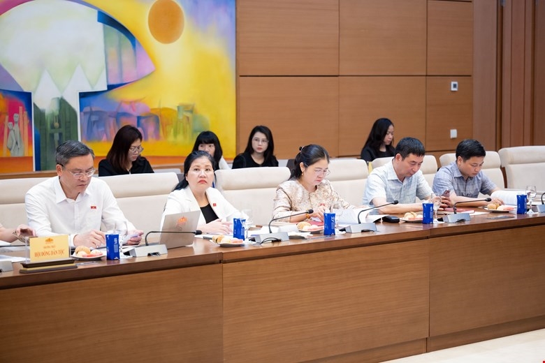 Các đại biểu tham dự cuộc làm việc 