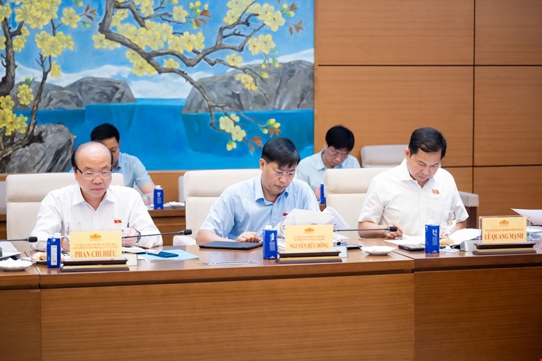 Các đại biểu tham dự cuộc làm việc 