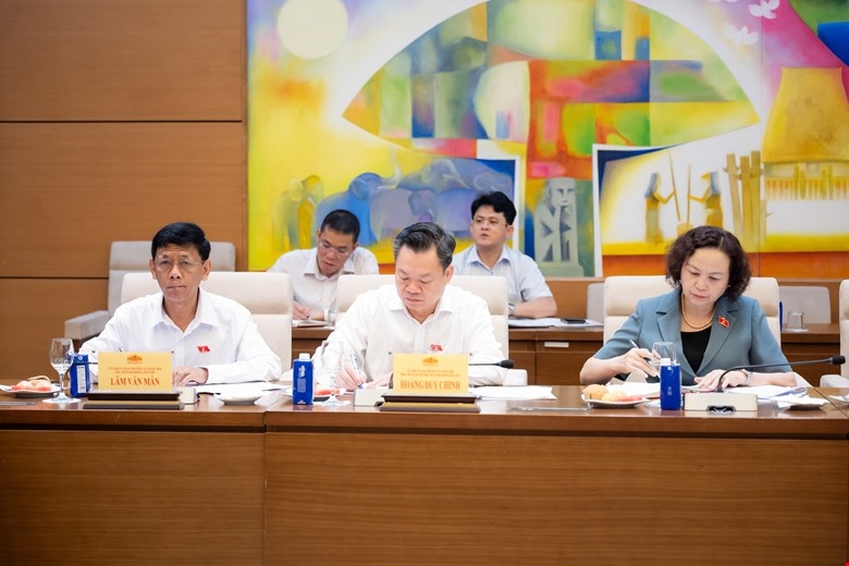 Các đại biểu tham dự cuộc làm việc 