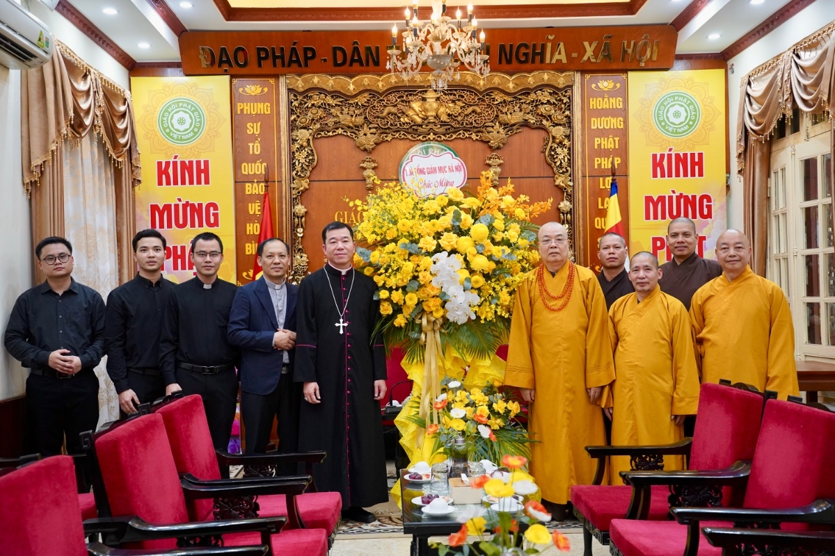 Đoàn Tổng Giáo phận Hà Nội chúc mừng Giáo hội Phật giáo Việt Nam nhân dịp Đại lễ Phật đản PL.2570 - DL.2026