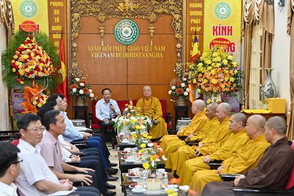 Đoàn công tác trao đổi cùng chư tôn giáo phẩm Trung ương Giáo hội Phật giáo Việt Nam.
