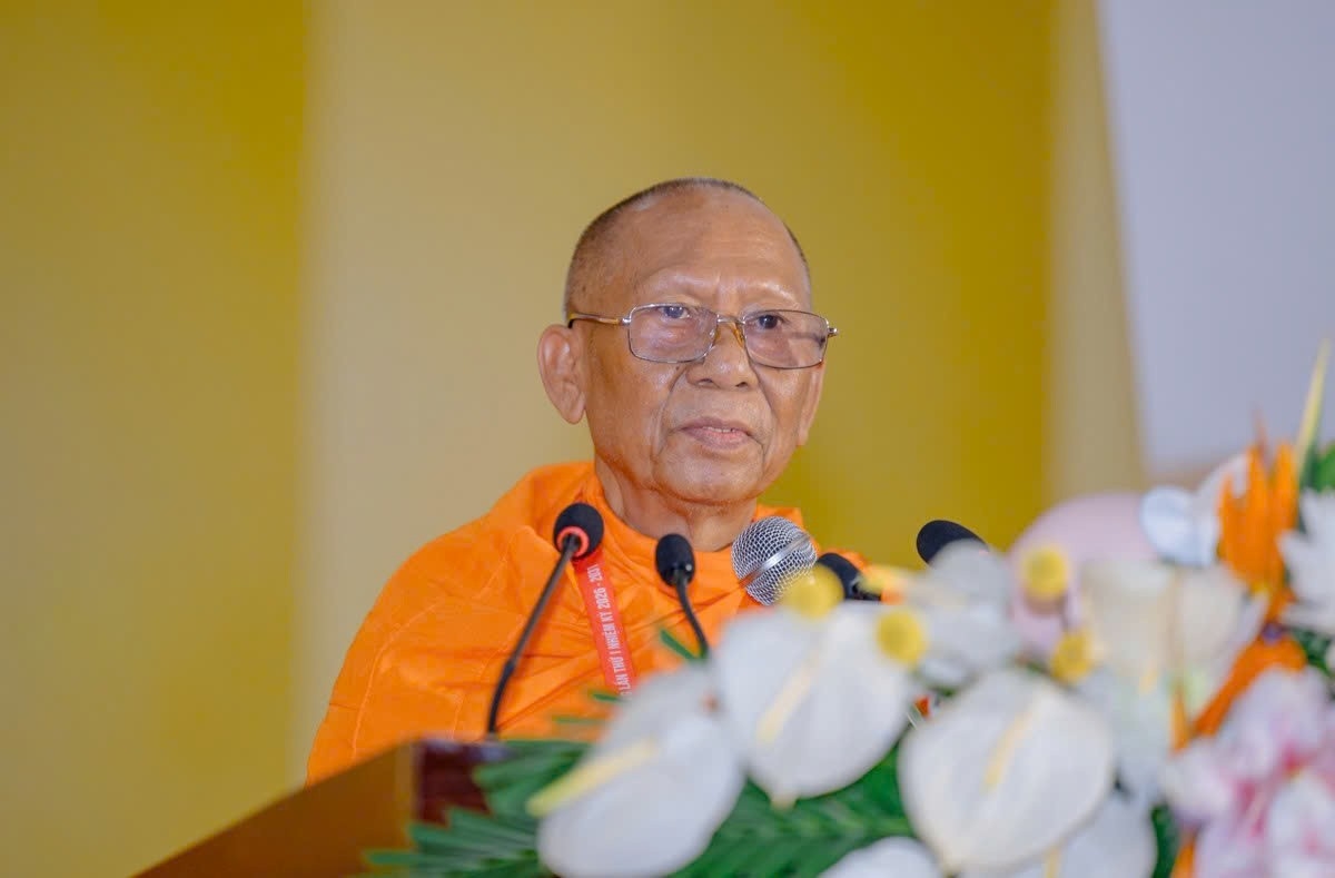 Hòa thượng Thạch Sok Xane - Phó Chủ tịch Hội đồng Trị sự, Trưởng Ban Trị sự Giáo hội Phật giáo Việt Nam tỉnh Vĩnh Long phát biểu tại Đại hội.