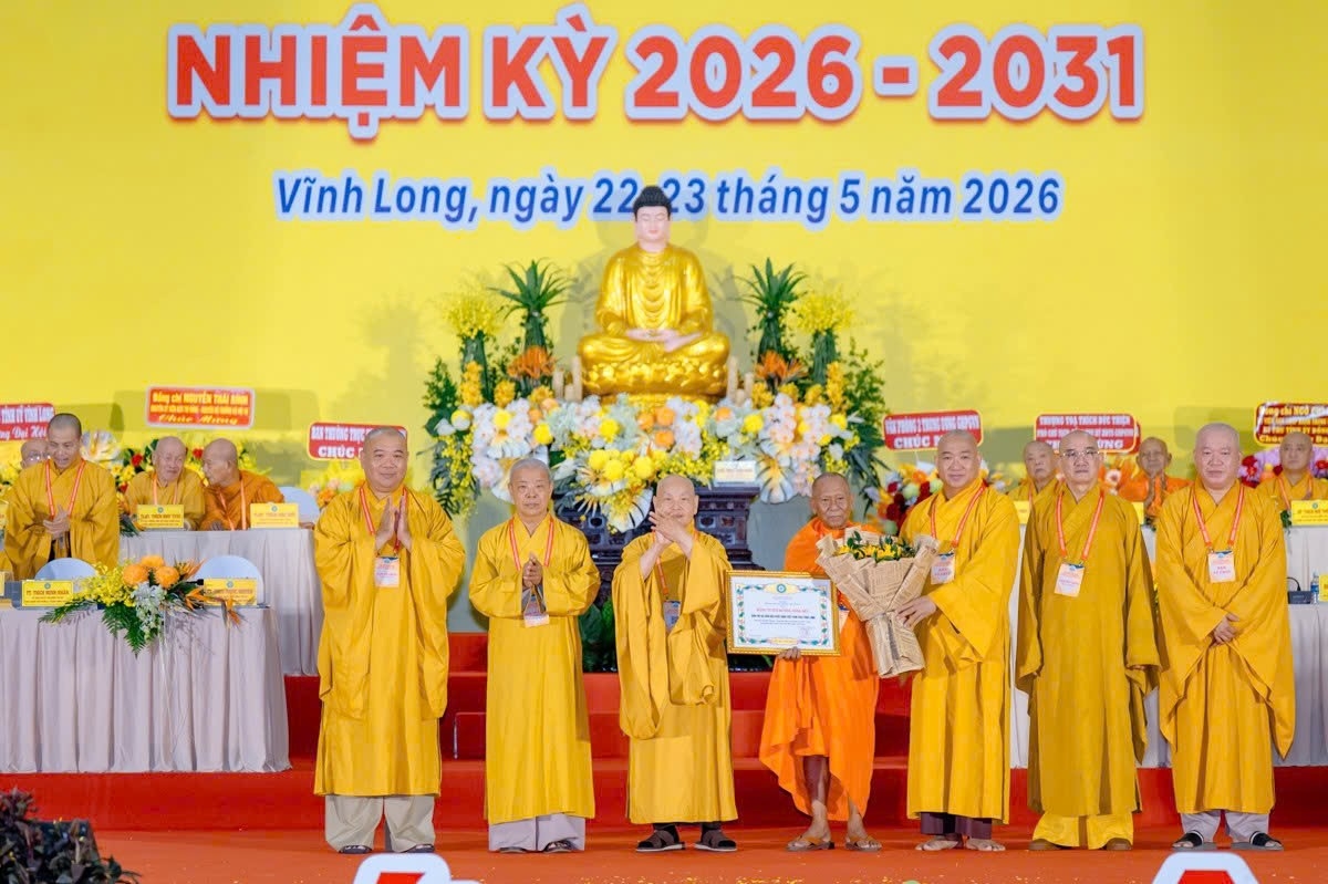 Trung ương Giáo hội Phật giáo Việt Nam tặng Bằng tuyên dương cho tập thể Ban Trị sự Giáo hội Phật giáo Việt Nam tỉnh Vĩnh Long
