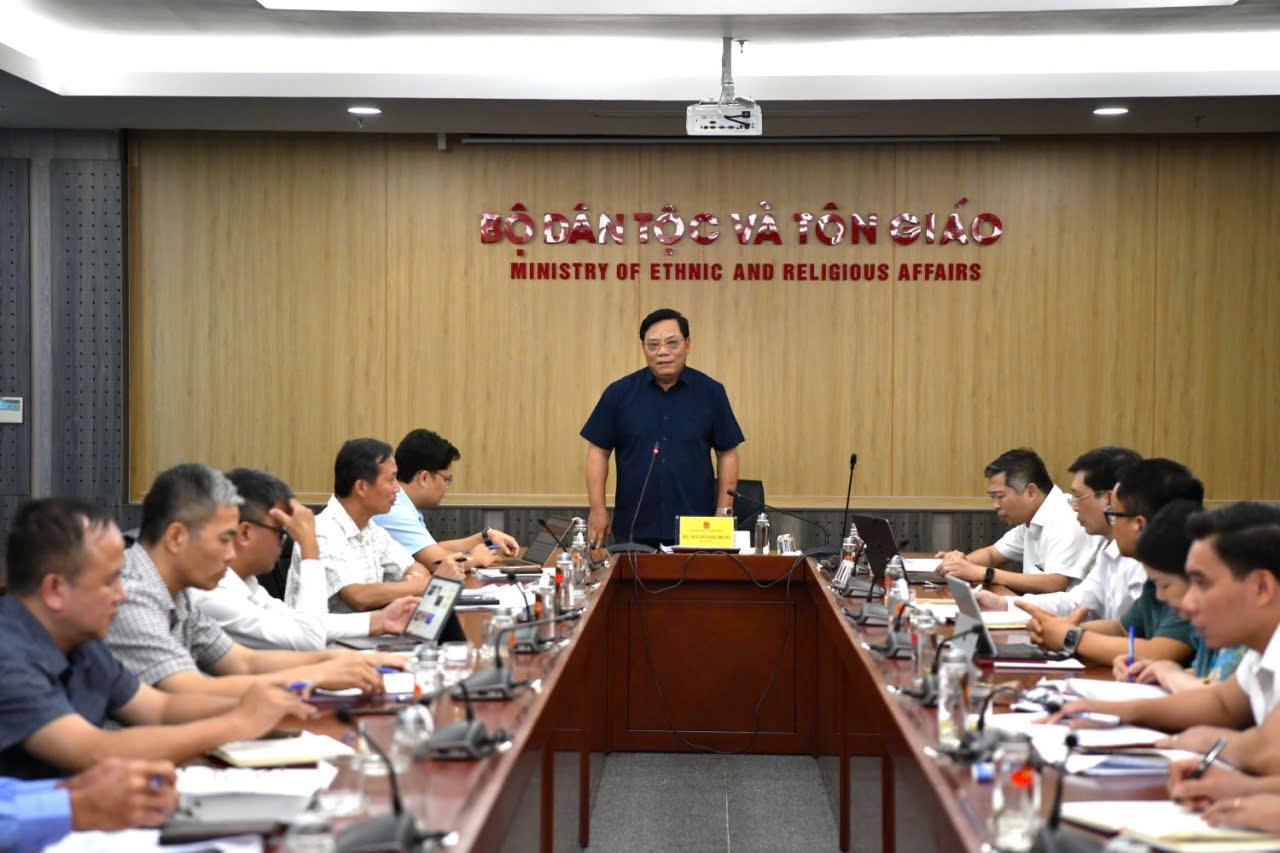Thứ trưởng Bộ Dân tộc và Tôn giáo Nguyễn Hải Trung tiếp tục chủ trì cuộc họp rà soát tiến độ, kết quả triển khai các nhiệm vụ công nghệ thông tin, chuyển đổi số, đổi mới sáng tạo và Đề án 06 của Bộ
