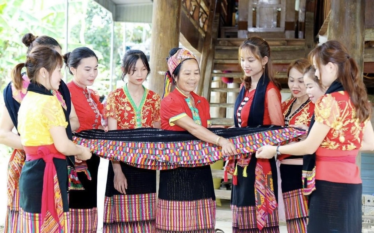 Các bạn trẻ người dân tộc thiểu số đang tích cực quảng bá vẻ đẹp văn hóa truyền thống, niềm tự hào dân tộc trên nền tảng số