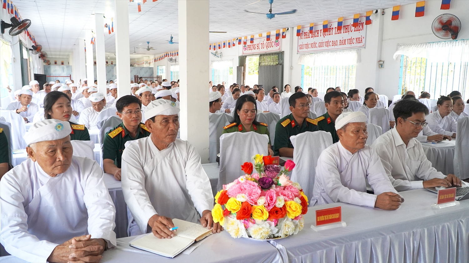 Chức sắc, chức việc Hội thánh Cao Đài Bạch Y trên địa bàn tỉnh được bồi dưỡng kiến thức quốc phòng và an ninh năm 2026.