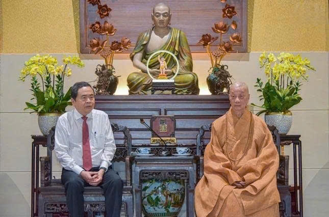 Chủ tịch Quốc hội Trần Thanh Mẫn và Pháp chủ Hòa thượng Thích Trí Quảng.