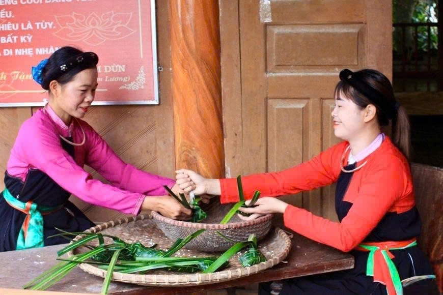 Bánh Chim Gâu của người Cao Lan mang ý nghĩa về tình mẫu tử và sự gắn kết gia đình