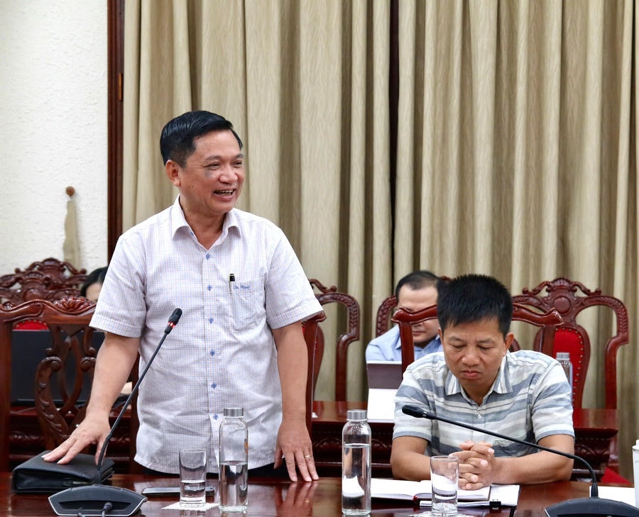 Ông Phan Hồng Thủy - Phó Vụ trưởng Vụ Pháp chế, Bộ Dân tộc và Tôn giáo góp ý vào dự thảo Luật.