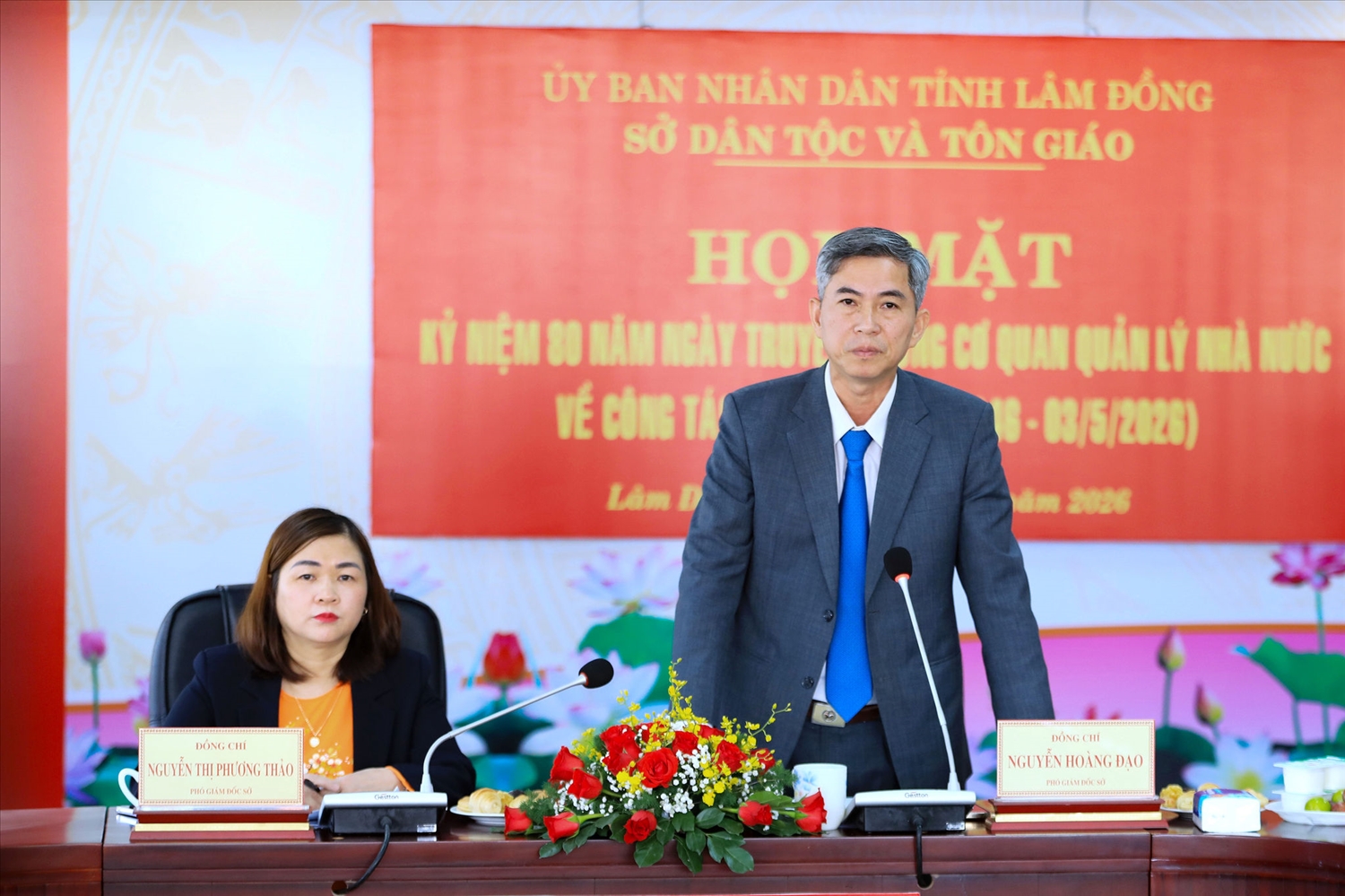 Phó Giám đốc Sở Dân tộc và Tôn giáo Lâm Đồng Nguyễn Hoàng Đạo phát biểu tại buổi họp mặt