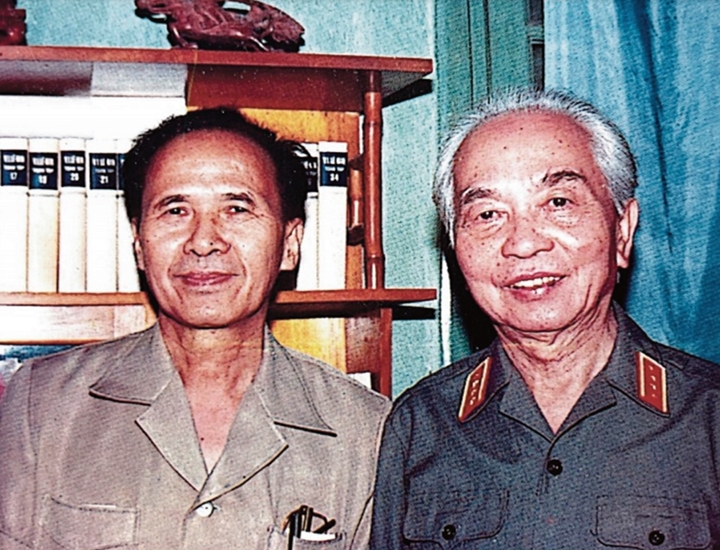 Nhà thơ Nông Quốc Chấn và Đại tướng Võ Nguyên Giáp