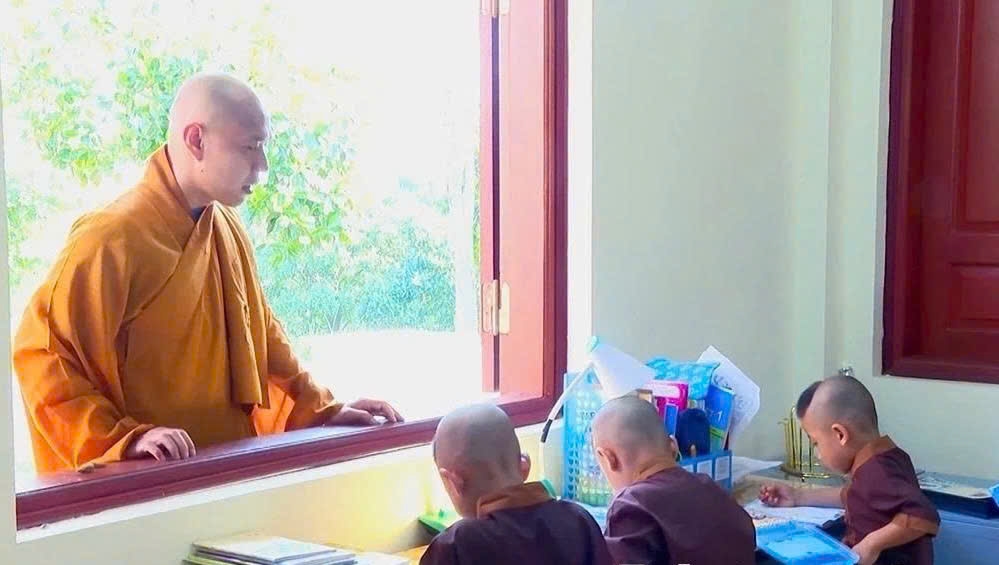Dưới bàn tay nhân ái của Thượng tọa Thích Thanh Lâm cùng chư tăng bổn tự, các em nhỏ được nuôi dưỡng, chăm sóc.
