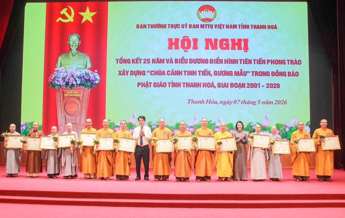 Các tập thể có thành tích xuất sắc trong thực hiện phong trào nhận Bằng khen của Ủy ban Nhân dân tỉnh trao tặng