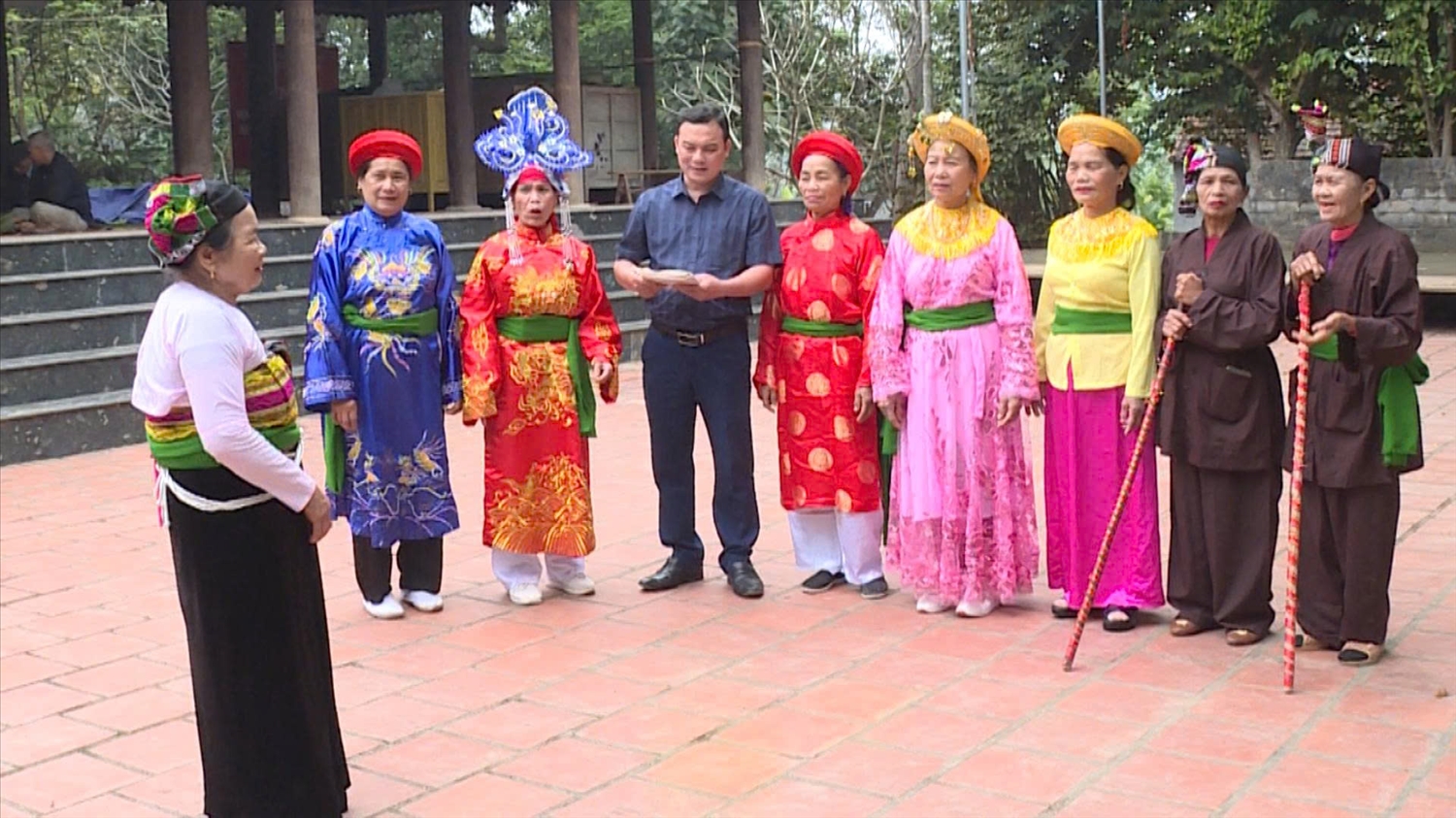 Câu lạc bộ Hát bội thôn Vân Đình, xã Thành Vinh miệt mài tập luyện, gìn giữ những làn điệu trên đất Mường Đòn.