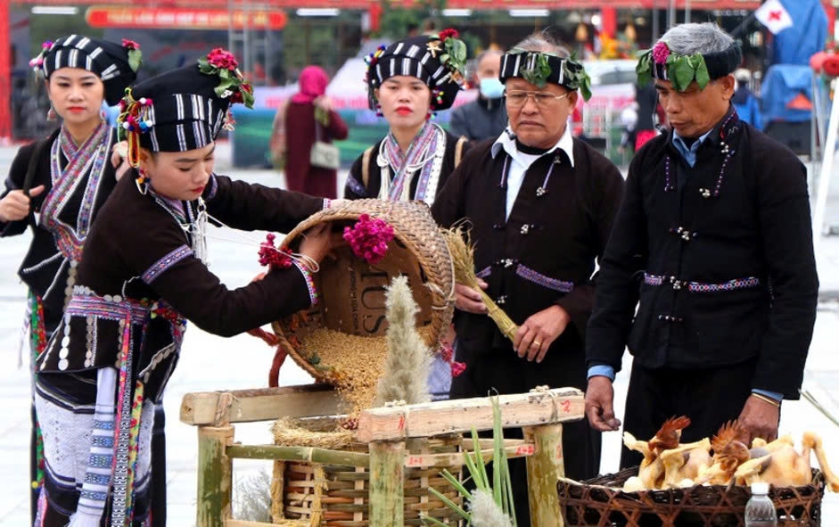 Traditional costumes at the “New Rice Festival” of the Lu ethnic group, Lai Chau province