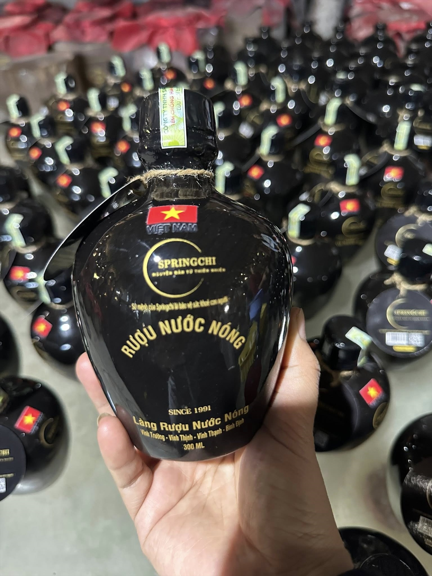 Rượu nước nóng - đồ uống thú vị kết tinh từ tri thức tộc người Ba-na ở Gia Lai