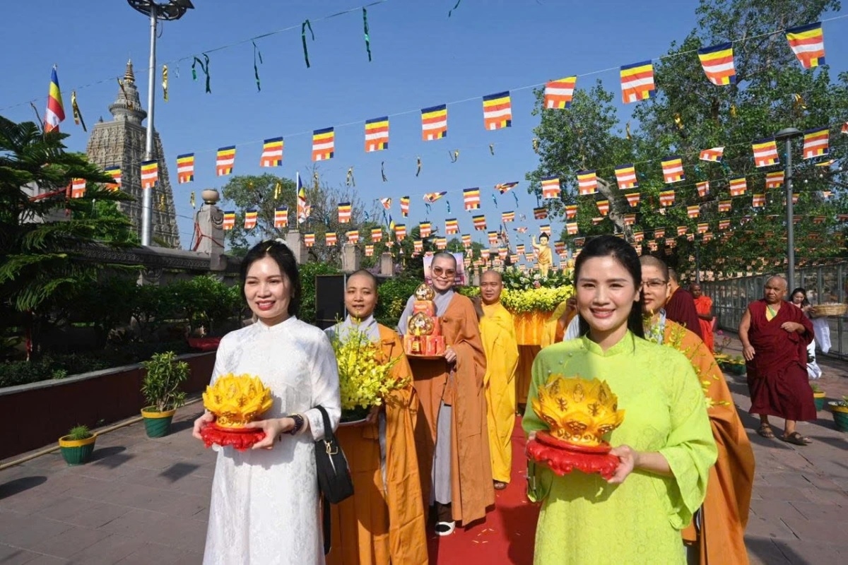 Phật tử Việt Nam tham gia diễu hành cùng với hơn 40 quốc gia.
