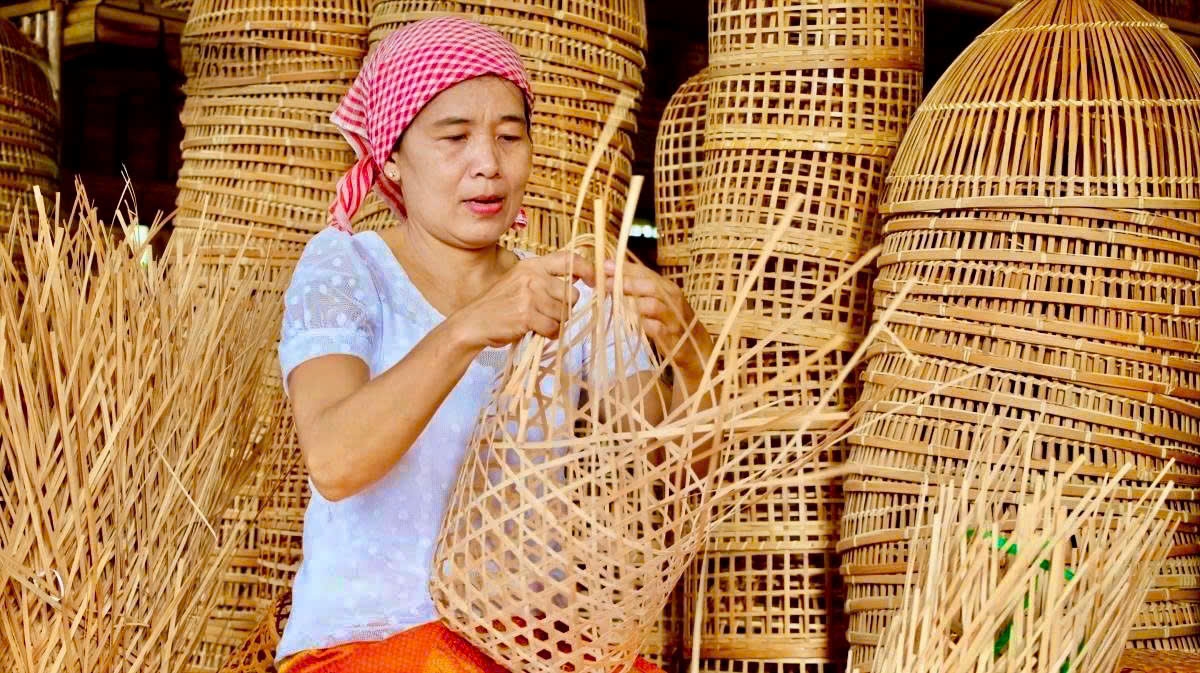 Khát vọng gìn giữ nghề đan tre trúc của người phụ nữ Khmer ở Cần Thơ 2