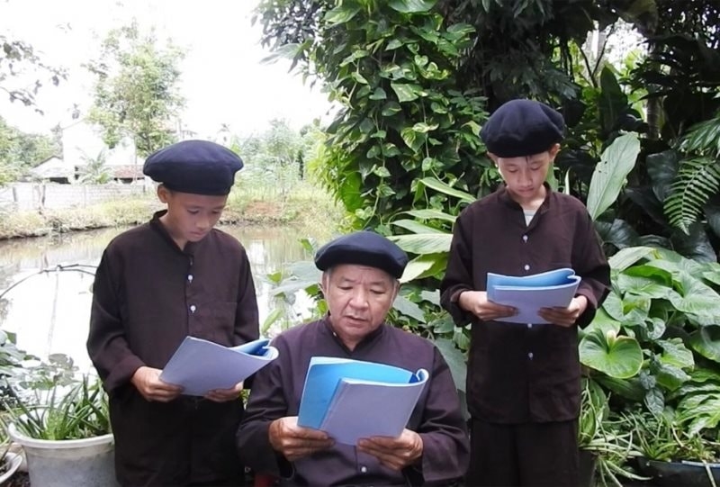Nếu gia đình là nơi gieo mầm ngôn ngữ, thì cộng đồng chính là không gian để ngôn ngữ được sống