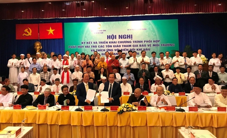 Lễ ký kết phối hợp bảo vệ môi trường giữa Ban Thường trực Ủy ban Trung ương Mặt trận Tổ quốc Việt Nam với Bộ Tài nguyên và Môi trường (nay là Bộ Nông nghiệp và Môi trường) cùng 43 tổ chức tôn giáo, tháng 11/2022 tại Thành phố Hồ Chí Minh.
