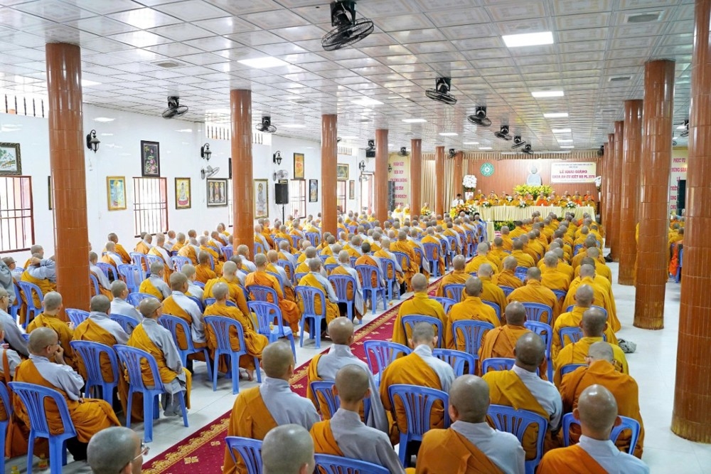 Sau buổi lễ, chư tôn đức dâng hương bạch Phật và cử hành nghi thức đối thú an cư. Sau đó, chư ni tại hai hạ trường tác pháp an cư trước chư tôn đức tăng.