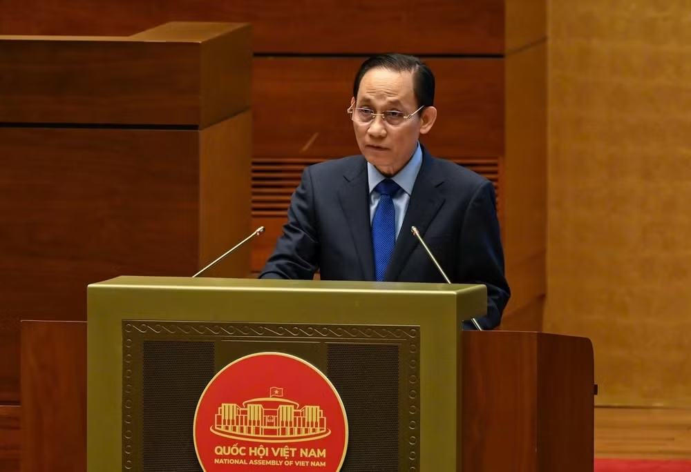 Đồng chí Lê Hoài Trung, Ủy viên Bộ Chính trị, Bộ trưởng Ngoại giao trình bày nội dung cơ bản của Nghị quyết số 06-NQ/TW. (Ảnh: DUY LINH)
