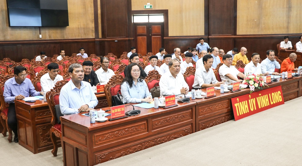 Đại biểu tham dự Hội nghị ký kết kế hoạch phối hợp “Phát huy vai trò các tôn giáo tham gia bảo vệ môi trường và ứng phó với biến đổi khí hậu giai đoạn 2026-2030”