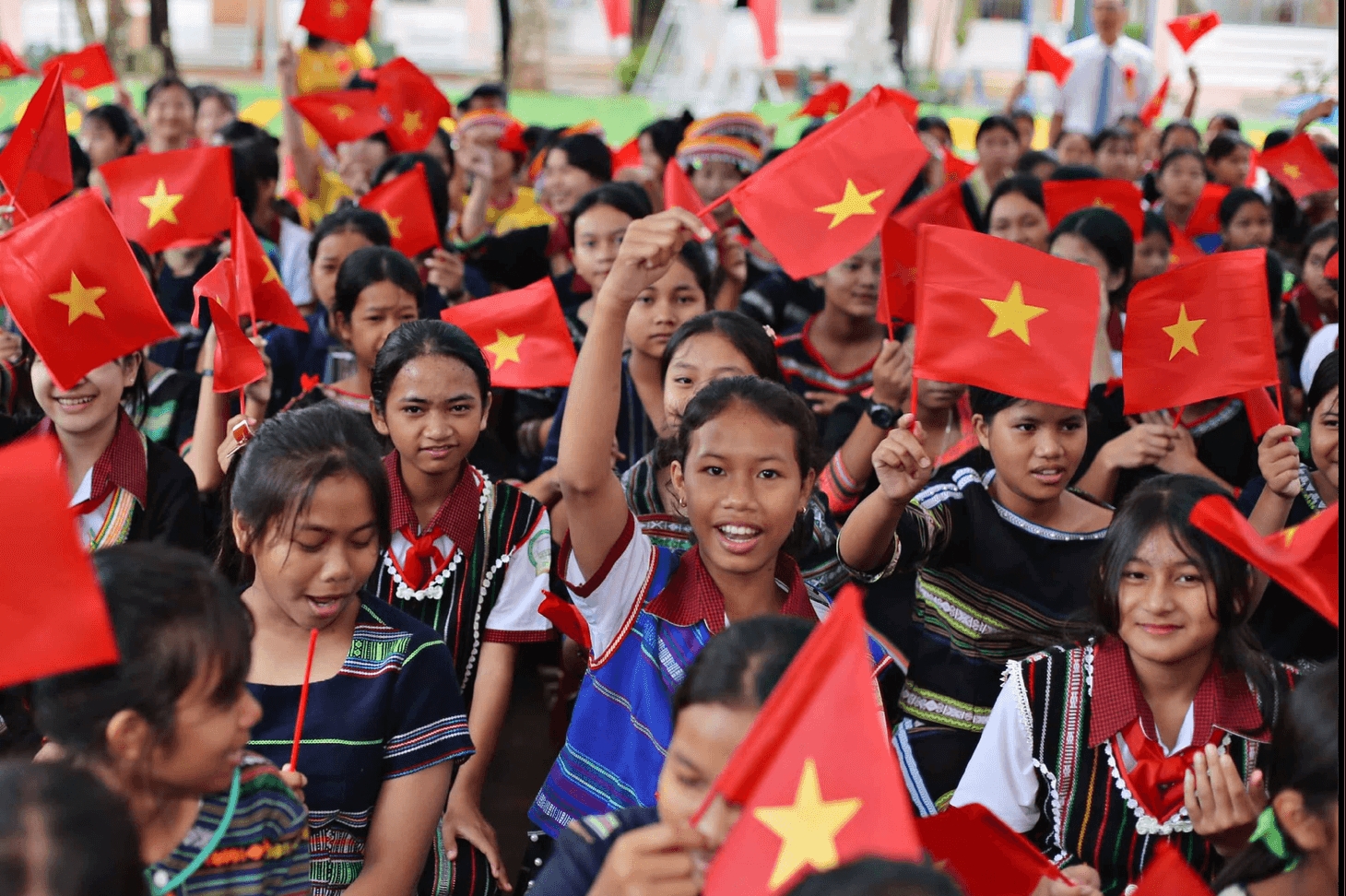 Học sinh người dân tộc thiểu số ở Trường Tiểu học xã Đam Rông 2 