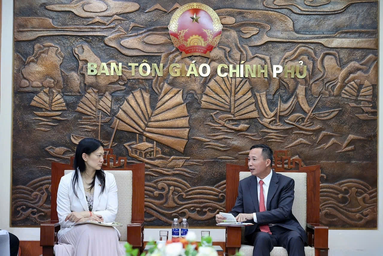 Ông Vũ Hoài Bắc - Trưởng Ban Tôn giáo Chính phủ, Bộ Dân tộc và Tôn giáo tiếp bà Julie Turner - Quyền Phó Trợ lý Ngoại trưởng Hoa Kỳ