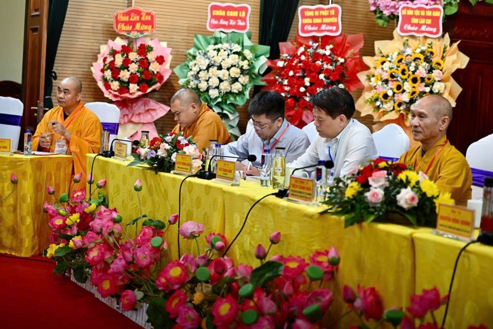 Chủ trì Hội thảo ghi nhận các ý kiến đóng góp của các đại biểu tham dự Hội thảo