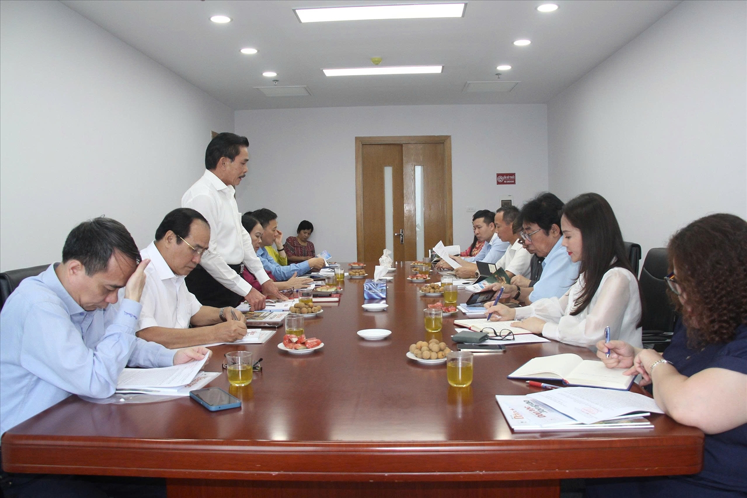 Tạp chí Nghiên cứu Dân tộc và Tôn giáo họp với các thành viên Hội đồng Biên tập của Tạp chí