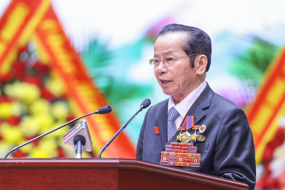 Anh hùng Lao động Lê Văn Kiểm phát biểu tham luận tại Đại hội.