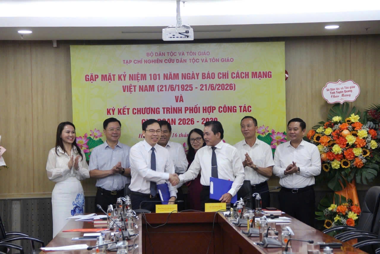 Ký kết Chương trình phối hợp công tác giữa Tạp chí Nghiên cứu Dân tộc và Tôn giáo với Học viện Báo chí và Tuyên truyền