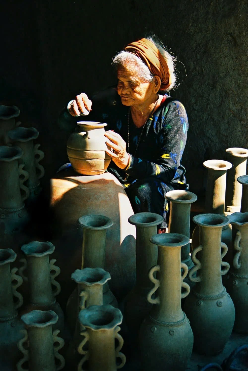 The beauty of Bau Truc pottery is a crystallization of the earth, the sky and the sediments of Cham culture